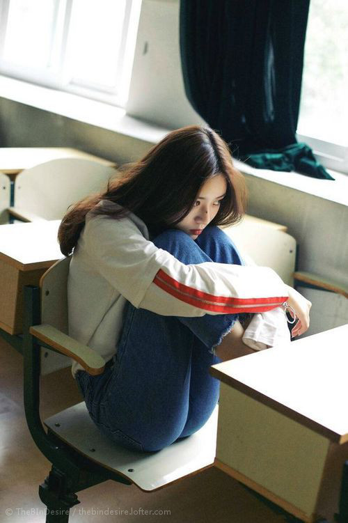 爱游戏中国官方登录入口网站-WRC多车追逐战：激烈的超车瞬间